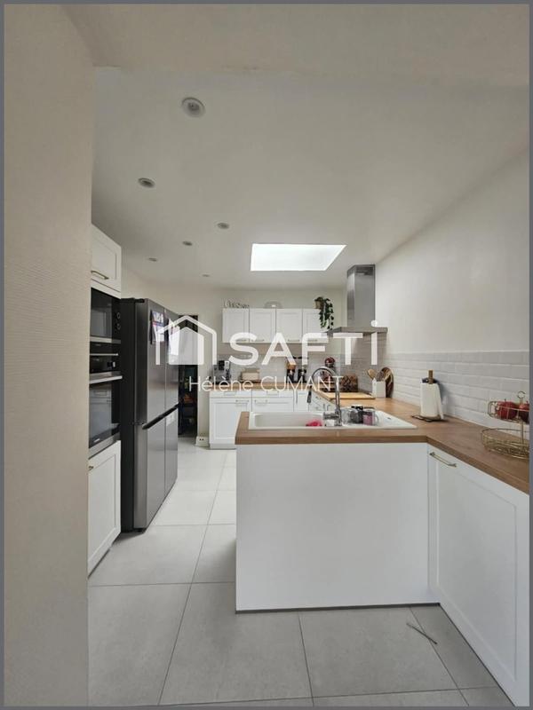 Maison - 238 m² - 10 pièces