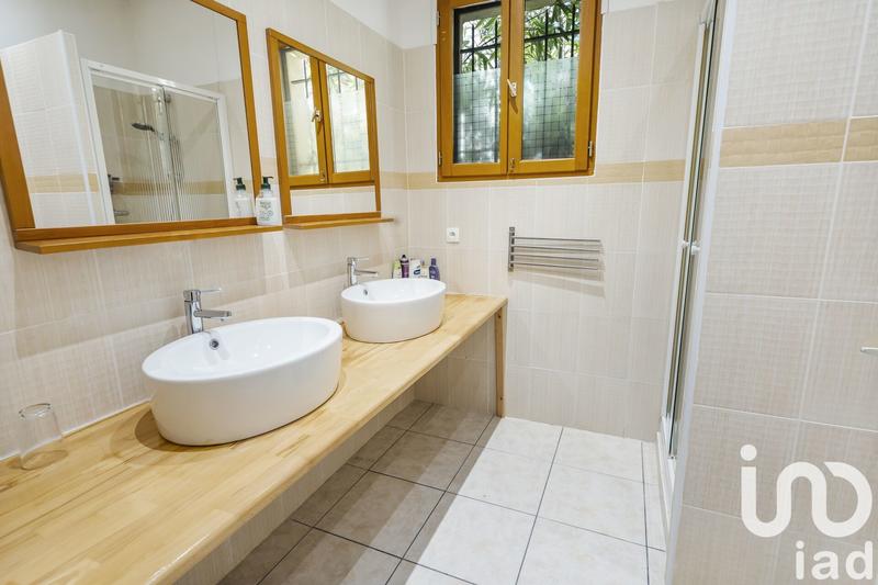 Maison - 270 m² - 10 pièces