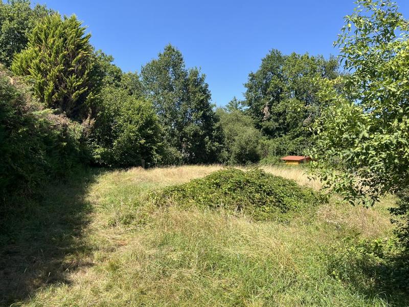 Terrain constructible - 823 m²