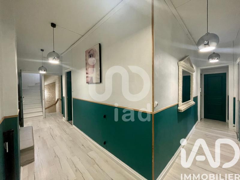 Maison - 277 m² - 8 pièces