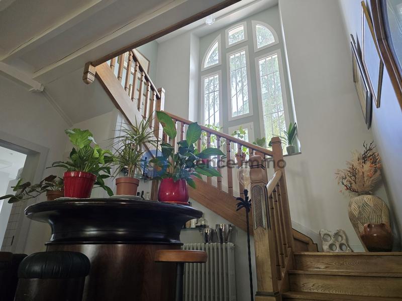 Maison - 207 m² - 6 pièces