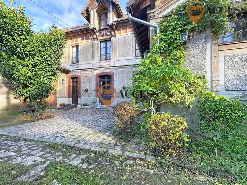 Propriété - 196 m² - 9 pièces
