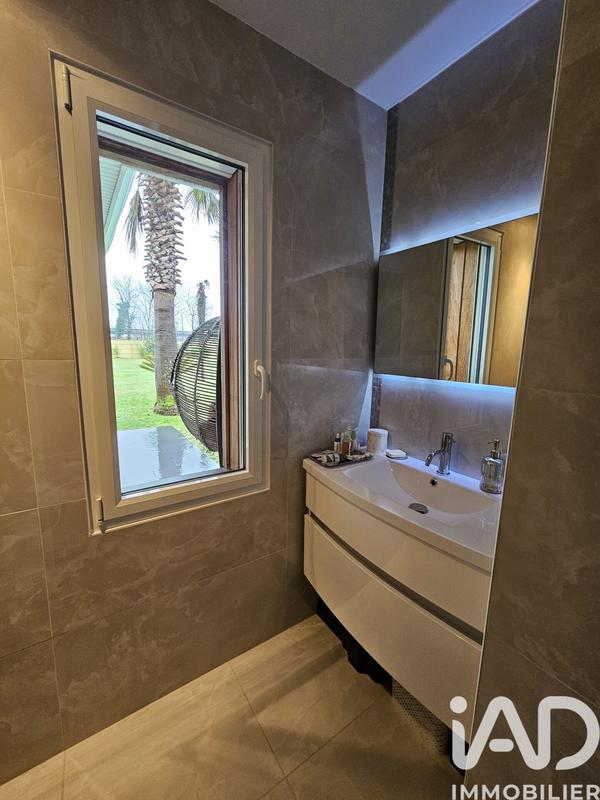 Maison - 251 m² - 5 pièces