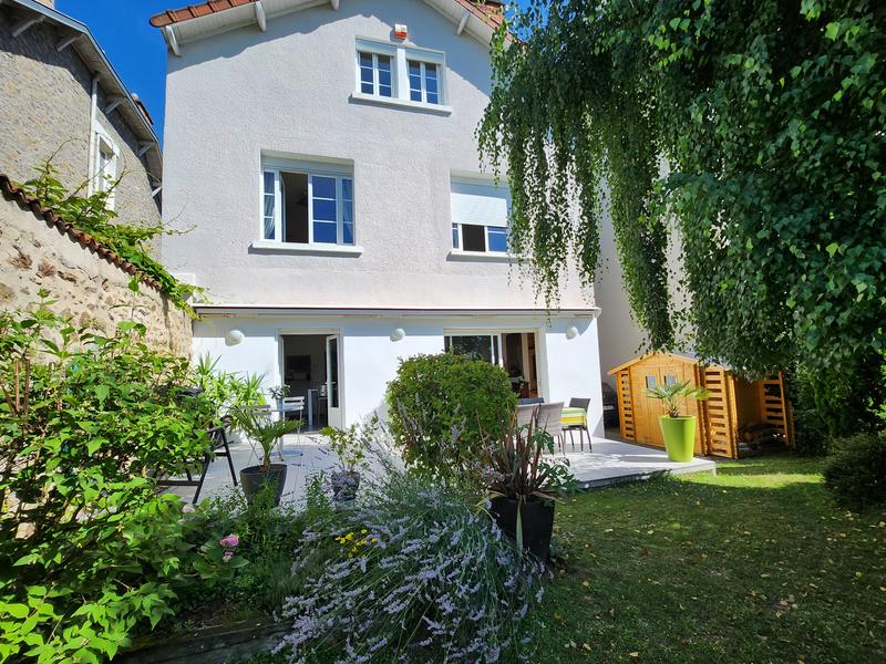 Maison - 218 m² - 9 pièces