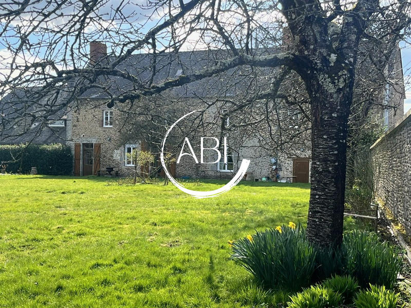 Maison - 230 m² - 8 pièces