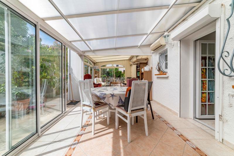 Maison - 250 m² - 9 pièces