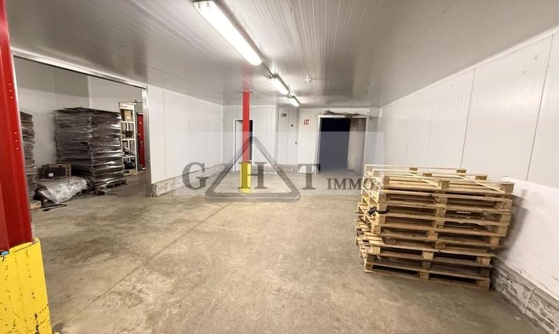 Entrepôt - 1 965 m²