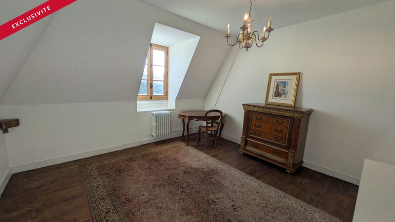 Maison - 230 m² - 8 pièces