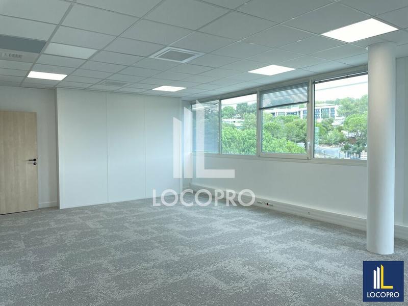 Bureau - 3 716 m²