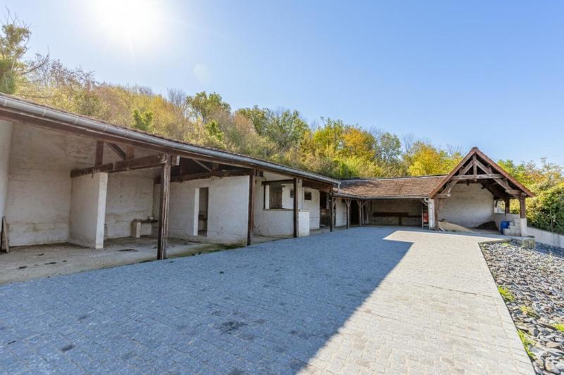 Maison - 275 m² - 9 pièces