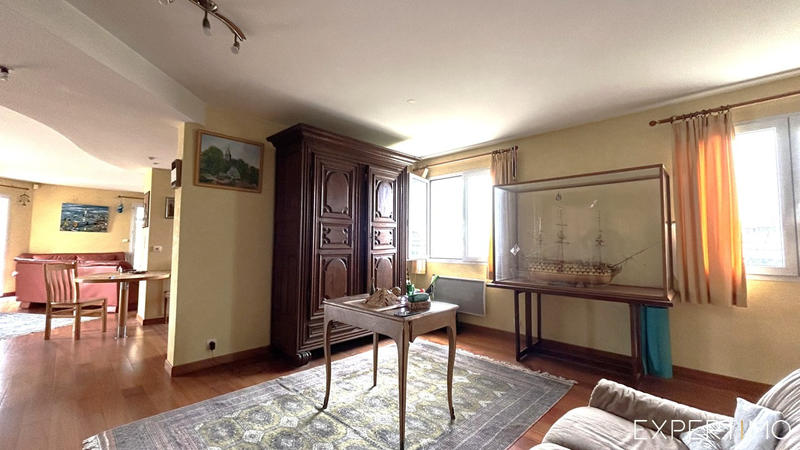 Appartement - 221 m² - 8 pièces