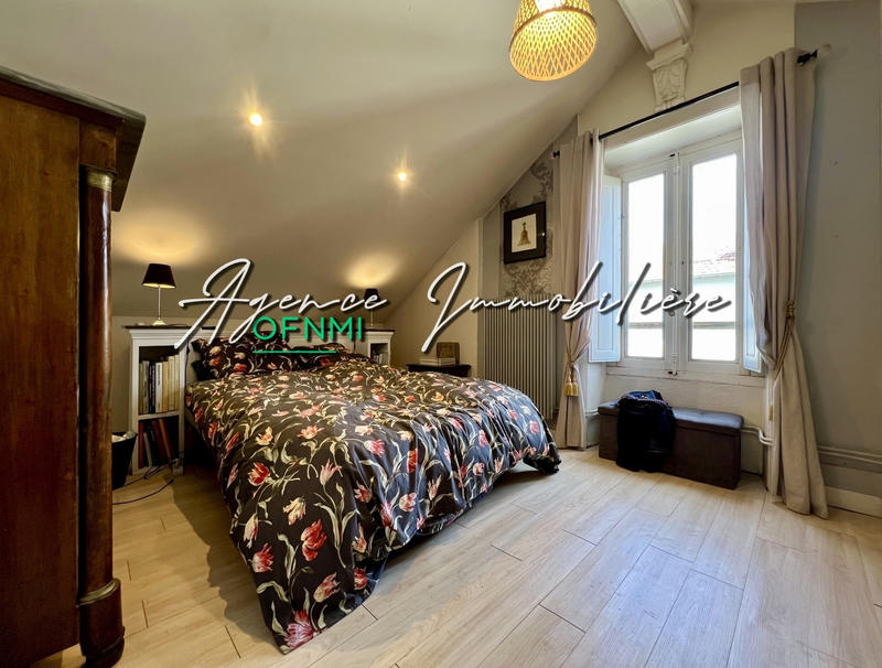 Maison - 170 m² - 10 pièces