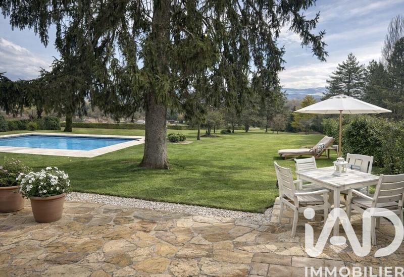 Maison - 285 m² - 9 pièces