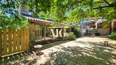 Maison - 1 046 m² - 29 pièces