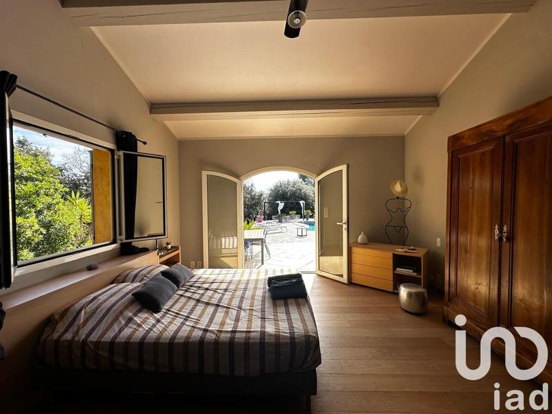 Maison - 220 m² - 7 pièces