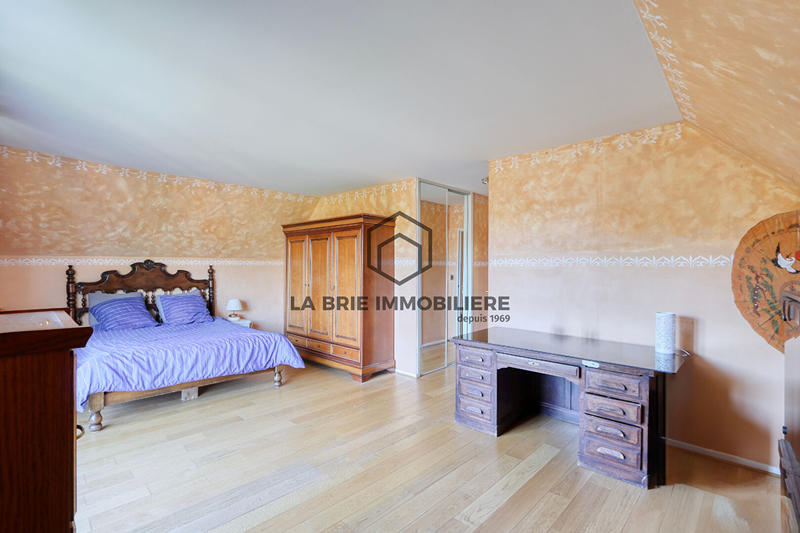 Maison - 177 m² - 7 pièces