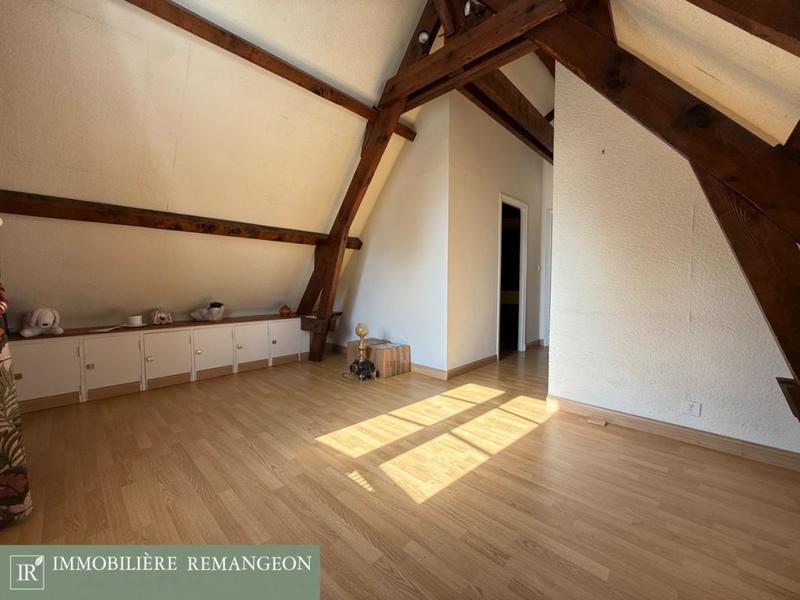 Maison - 211 m² - 8 pièces