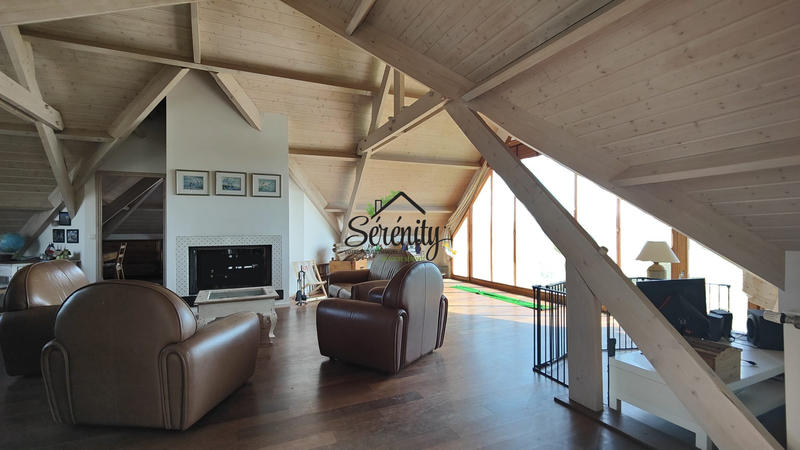 Maison - 277 m² - 10 pièces