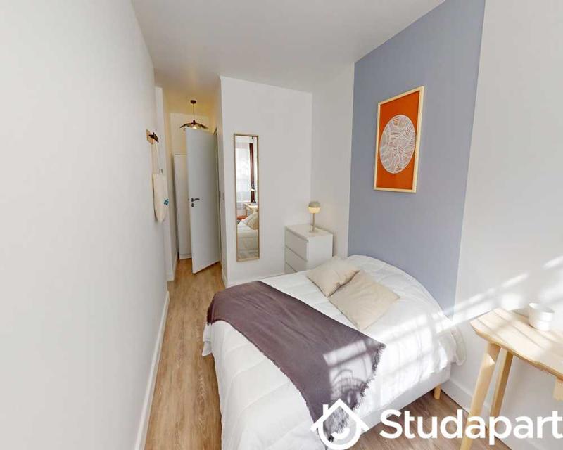 Chambre - 90 m² - 1 pièce