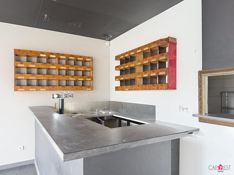 Local commercial - 99 m² - 3 pièces