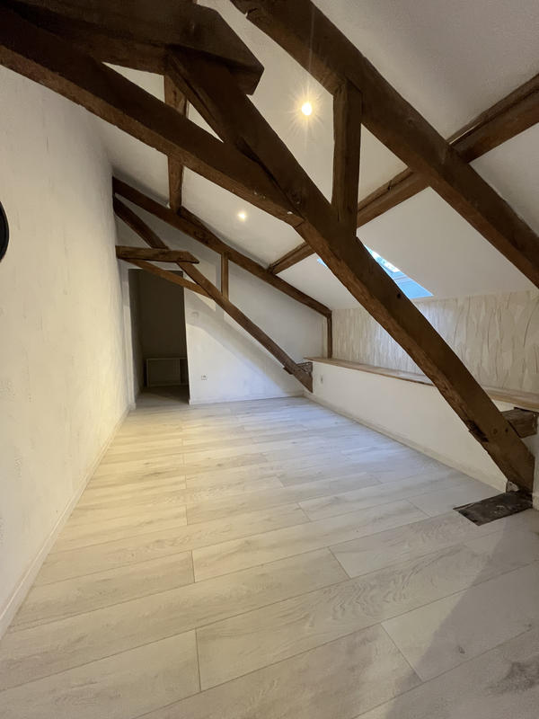 Maison - 1 158 m² - 6 pièces