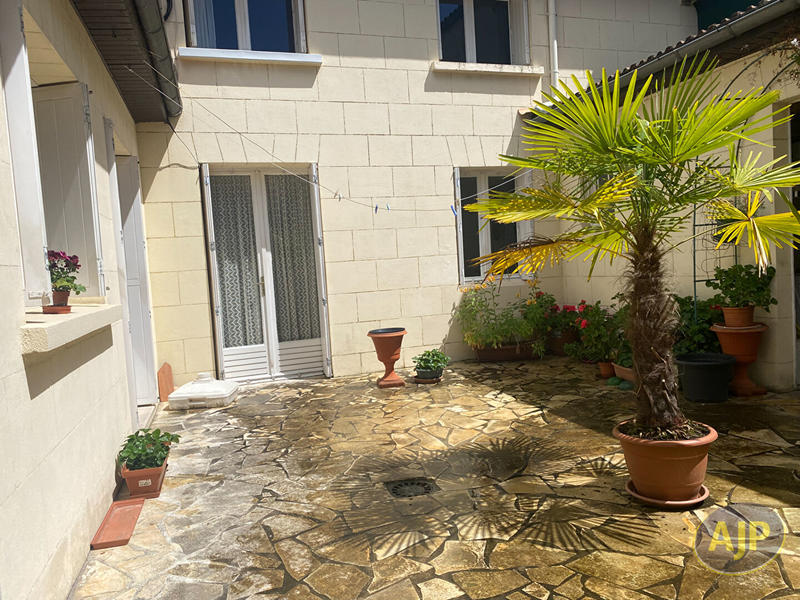 Maison - 220 m² - 8 pièces