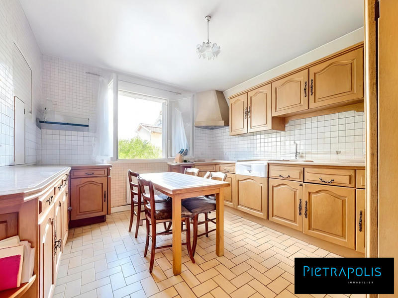 Maison traditionnelle - 90 m² - 4 pièces