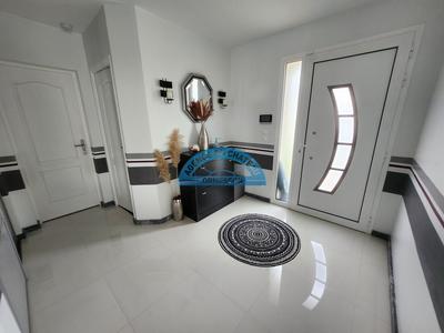 Maison - 240 m² - 9 pièces