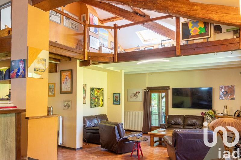 Maison - 370 m² - 8 pièces