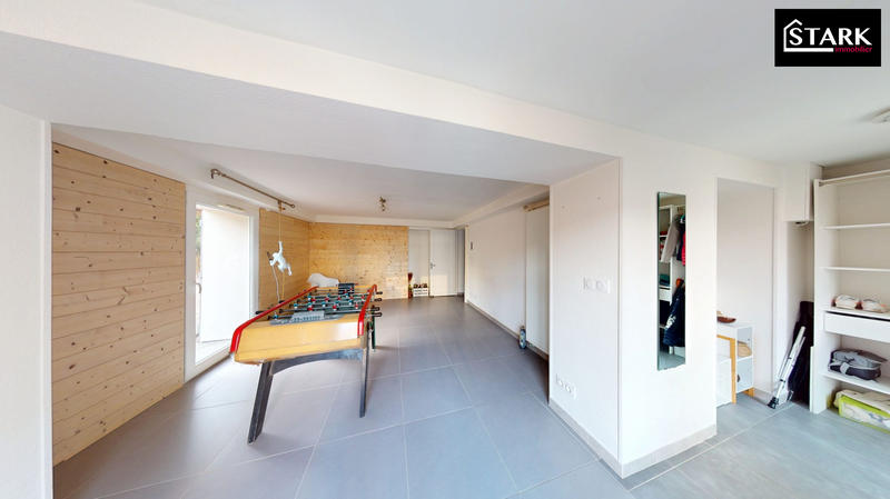 Maison - 263 m² - 9 pièces