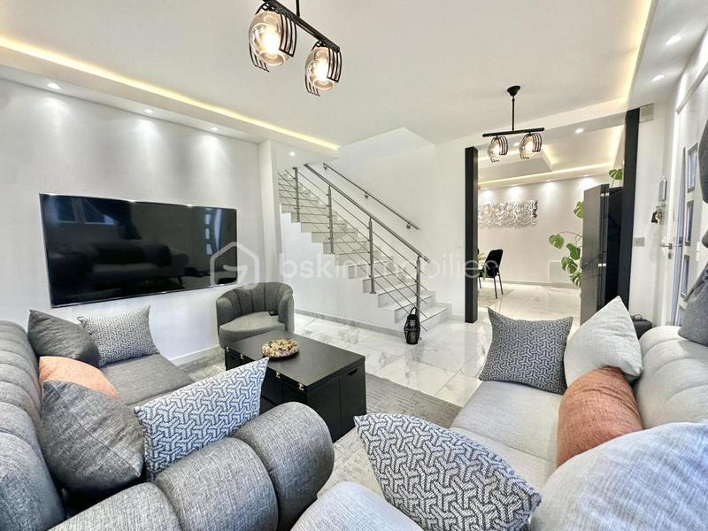 Maison - 140 m² - 8 pièces