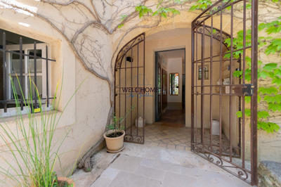 Villa - 234 m² - 8 pièces