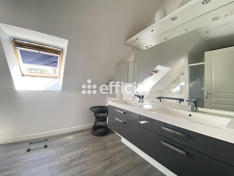 Maison - 153 m² - 9 pièces