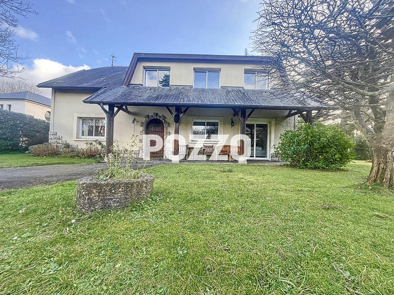 Maison - 268 m² - 9 pièces