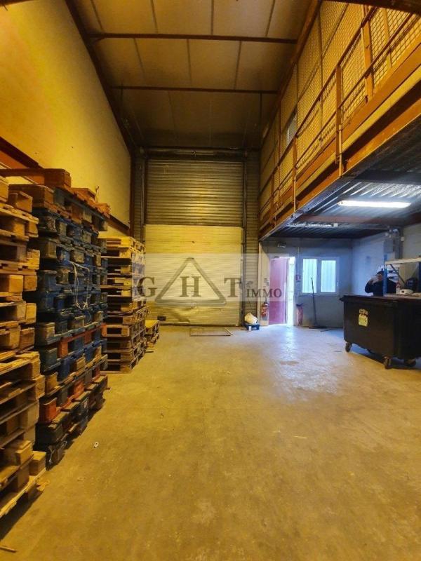 Entrepôt - 250 m²