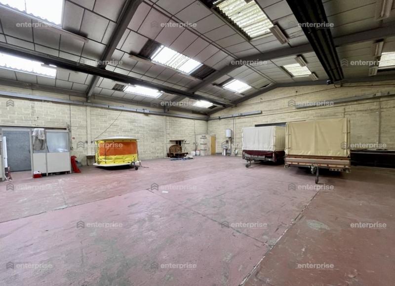 Local d'activité / Entrepôt - 2 200 m²