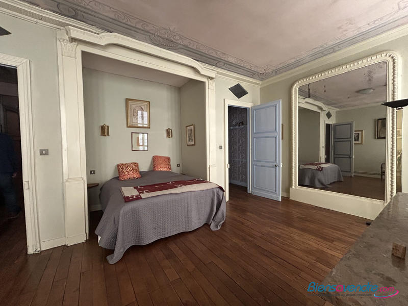 Château - 632 m² - 12 pièces