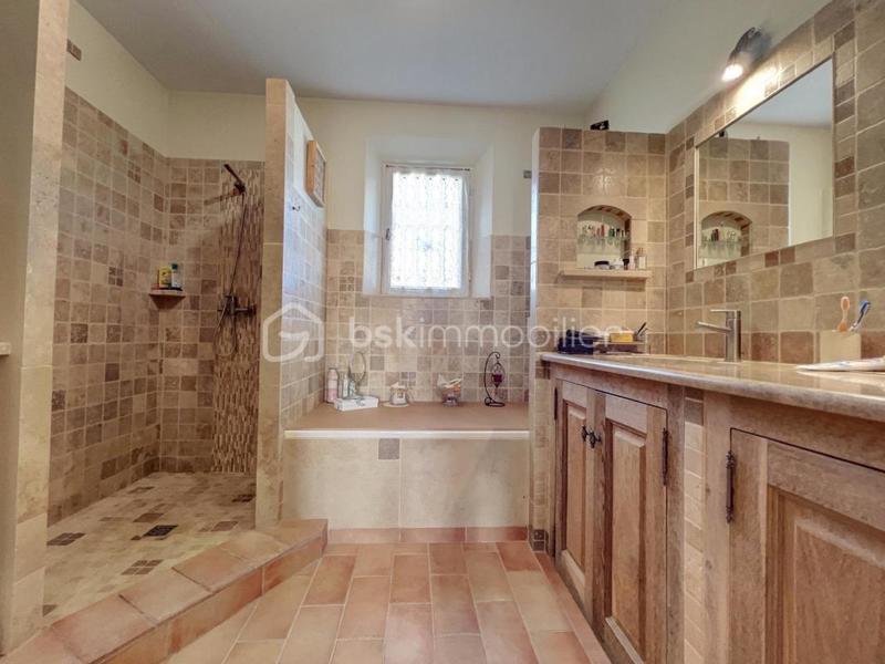 Propriété - 181 m² - 7 pièces