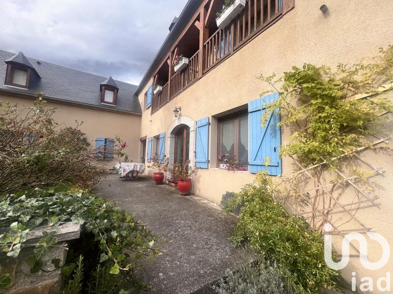 Maison - 274 m² - 10 pièces