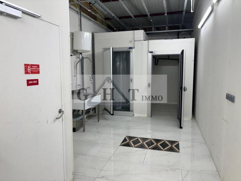 Local commercial - 411 m²