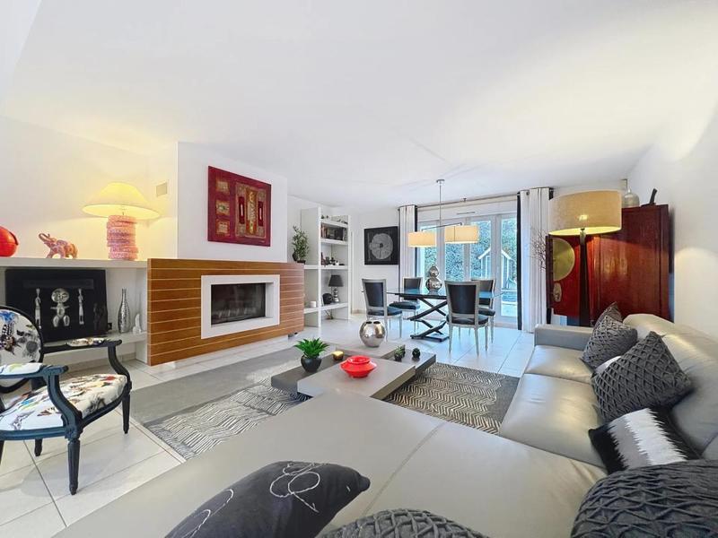 Villa - 212 m² - 8 pièces