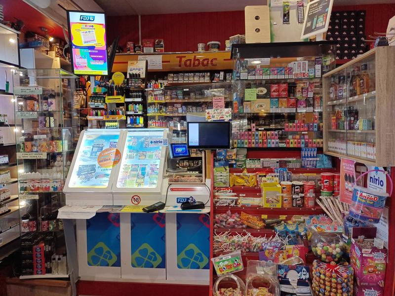 Local commercial - 245 m² - 10 pièces