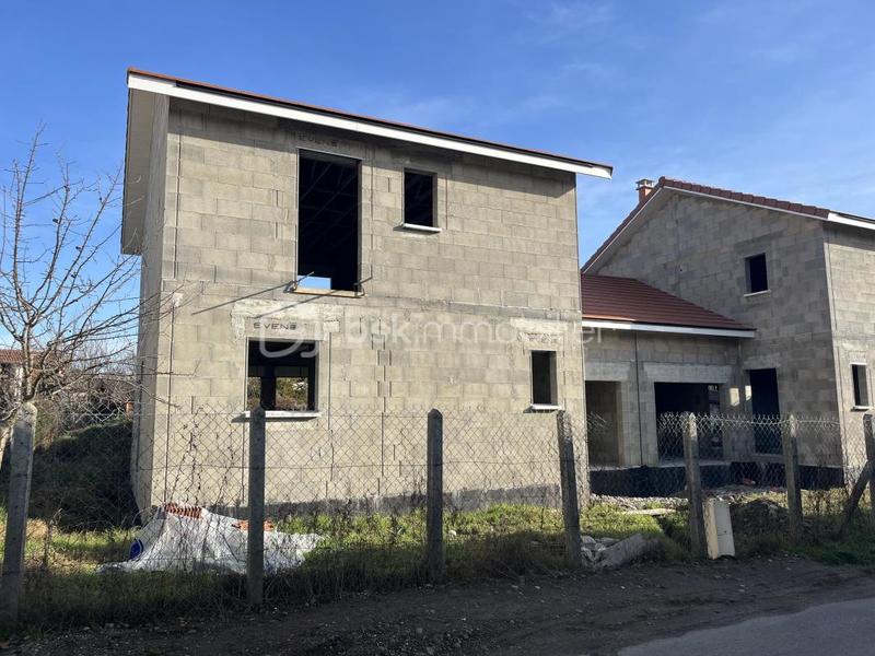 Maison - 96 m² - 4 pièces