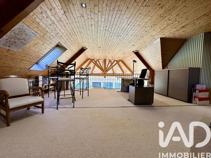 Maison de maîtres - 303 m² - 13 pièces