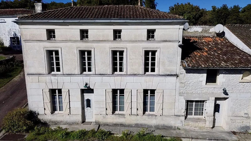 Maison ancienne - 540 m² - 9 pièces