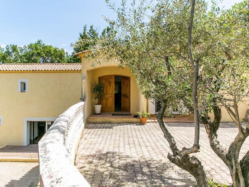 Maison - 200 m² - 8 pièces