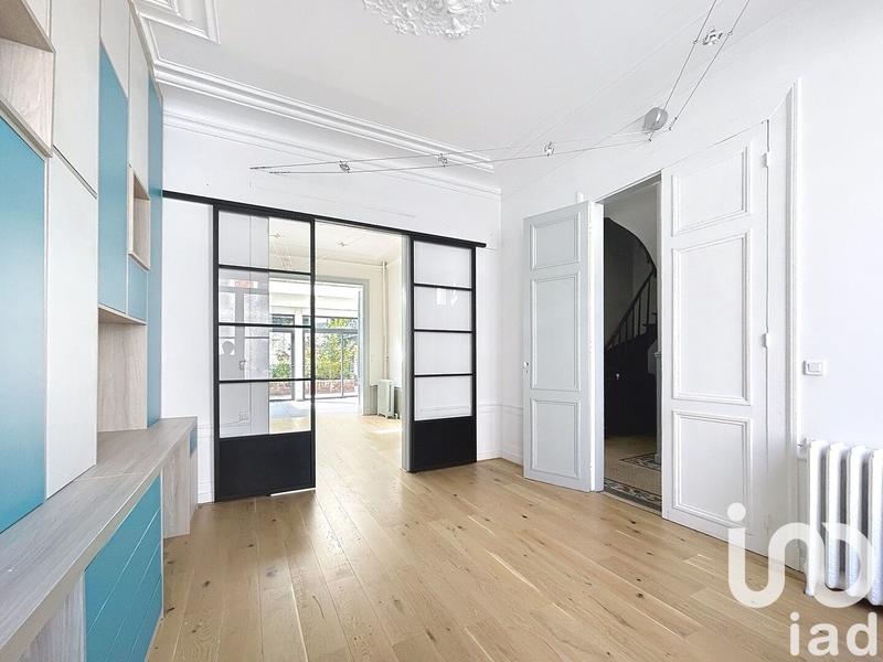 Maison - 242 m² - 8 pièces