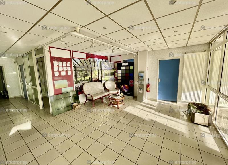 Local d'activité / Entrepôt - 1 210 m²