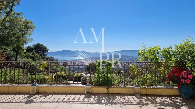 Maison - 273 m² - 7 pièces