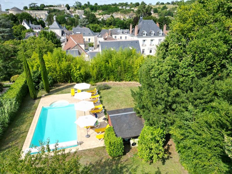 Château - 1 000 m² - 32 pièces